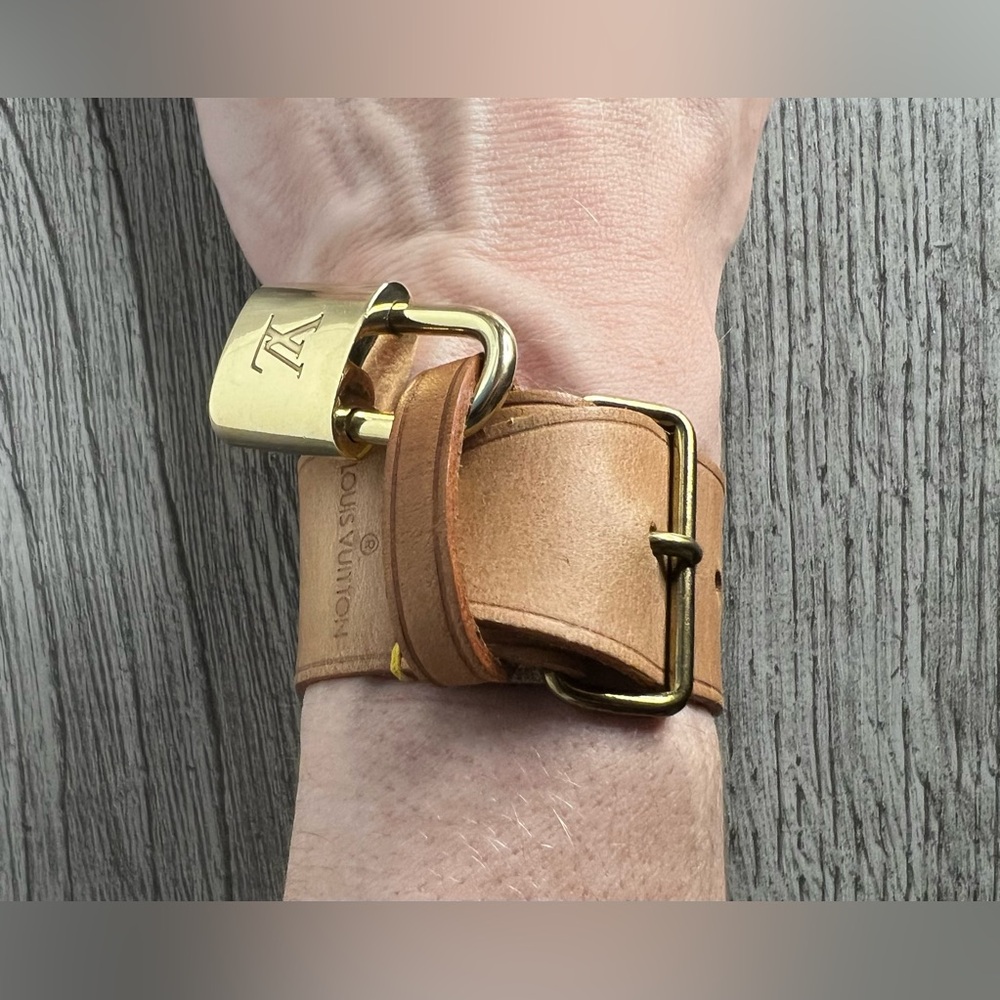 Louis Vuitton Luggage Tag Poignet Lock & Key Bracelet